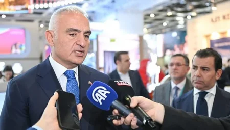 Turizmde 65 milyon ziyaretçi hedefi: 64 milyar dolar gelir bekleniyor