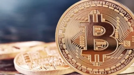 Trump’ın Dijital Varlık Zirvesi Öncesinde Bitcoin Yükseldi, 87.450 Doları Aştı