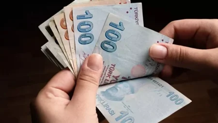 Ramazan Bayramı öncesi maaşlar erken mi yatacak: 65 yaş ve engelli aylığı için beklenen açıklama yapılmadı