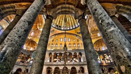 Asırlarca yıkılıp yeniden inşa edilen Ayasofya’nın bilinmeyen tarihî yolculuğu