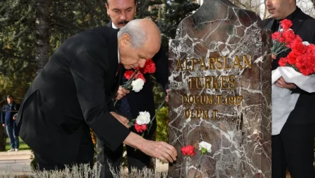 Bahçeli: ‘Türkeş’in Yaktığı Meşale Ülkücü Gönülleri Aydınlatmaya Devam Ediyor’