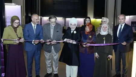 Emine Erdoğan, Kahramanmaraş’ta bulunan 40 el yazmasının yer aldığı ‘Saklı Kalanlar’ sergisinin açılışını yaptı