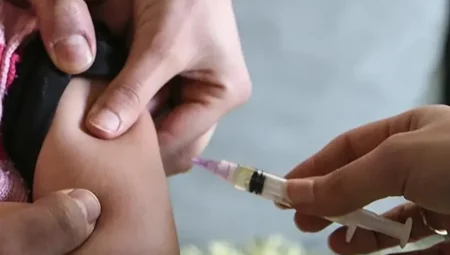 Türkiye’de Aşı Takvimi Yenilendi: 6 Bileşenli Karma Aşı ve Yeni Gebelik Aşısı Uygulamaya Girdi