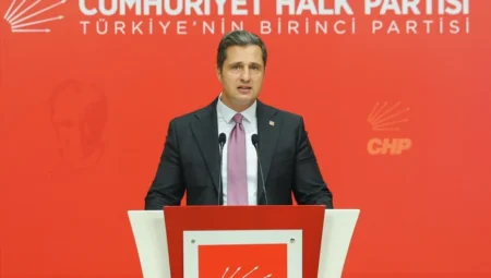CHP Sözcüsü Deniz Yücel: “Deprem kader değil ihmalin sonucu, halkın iradesine sahip çıkacağız”