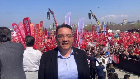 CHP’li Yankı Bağcıoğlu hakkında açılan ‘teğmen’ davasında mahkemeden beraat kararı çıktı