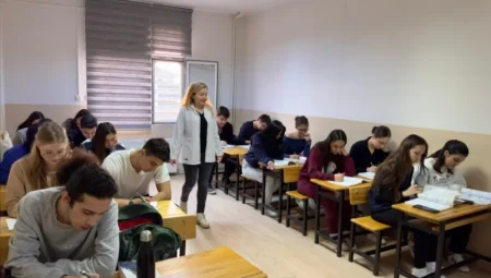 Çiğli Belediyesi’nden mezun öğrencilere ücretsiz YKS hazırlık kursu imkanı