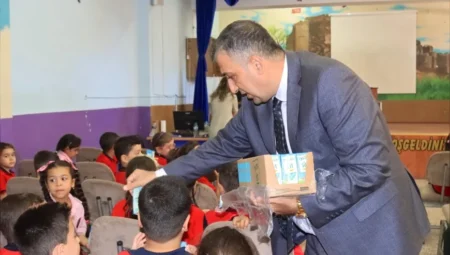 Elazığ Belediyesi öğrencilere süt dağıtarak sağlıklı beslenme farkındalığı oluşturdu
