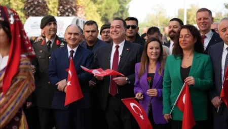Atatürk’ün Manisa’ya Gelişinin 100. Yılı Coşku ile Kutlandı: “Cumhuriyete Layık Olmak İçin Durmadan Çalışacağız”
