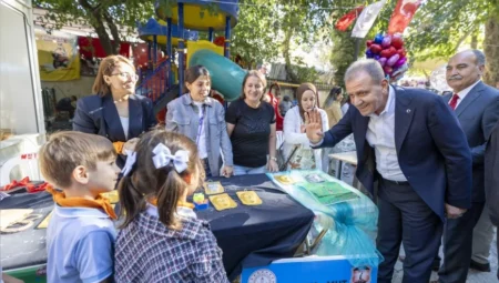 Vahap Seçer: “Mutlu üretici üretiyor, ekonomiye katkı sunuyor”