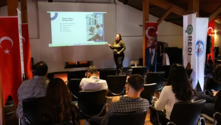 REDİ Türkiye’den Efes Selçuk’ta gençlere kariyer rehberliği ve özgeçmiş hazırlama eğitimi