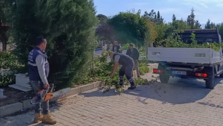 Efeler Belediyesi mezarlıklarda bakım ve temizlik çalışmalarını sürdürüyor